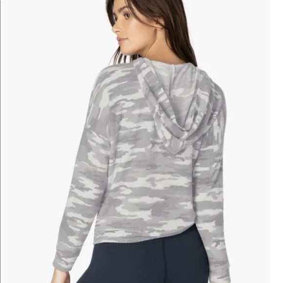 Beyond Yoga Hacci Tied Gray Camo Hoodie - Picture 5 of 5